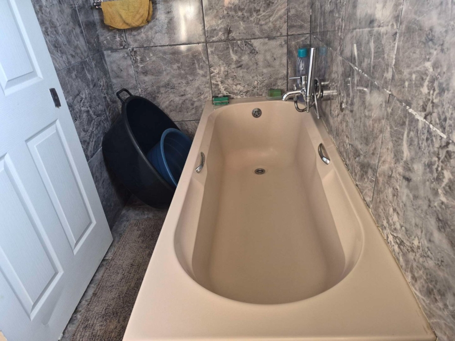 2 Bedroom Property for Sale in Kwazakhele Eastern Cape